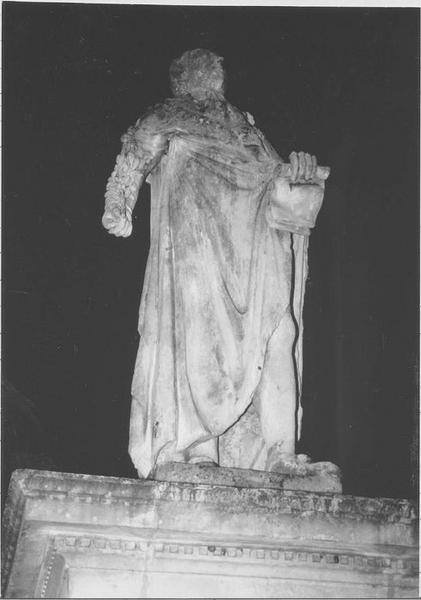 statue : Louis XVI, vue générale - © Ministère de la Culture (France), Médiathèque du patrimoine et de la photographie (objets mobiliers), tous droits réservés