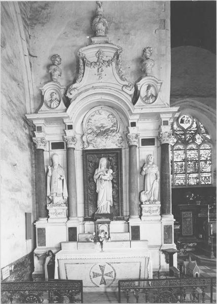 retable, 3 statues : Vierge à l'Enfant, saint Célestin, saint Roch