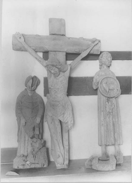 statues : le Christ en croix, saint Jean-Baptiste, saint Pol de Léon