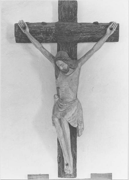 statue : le Christ en croix