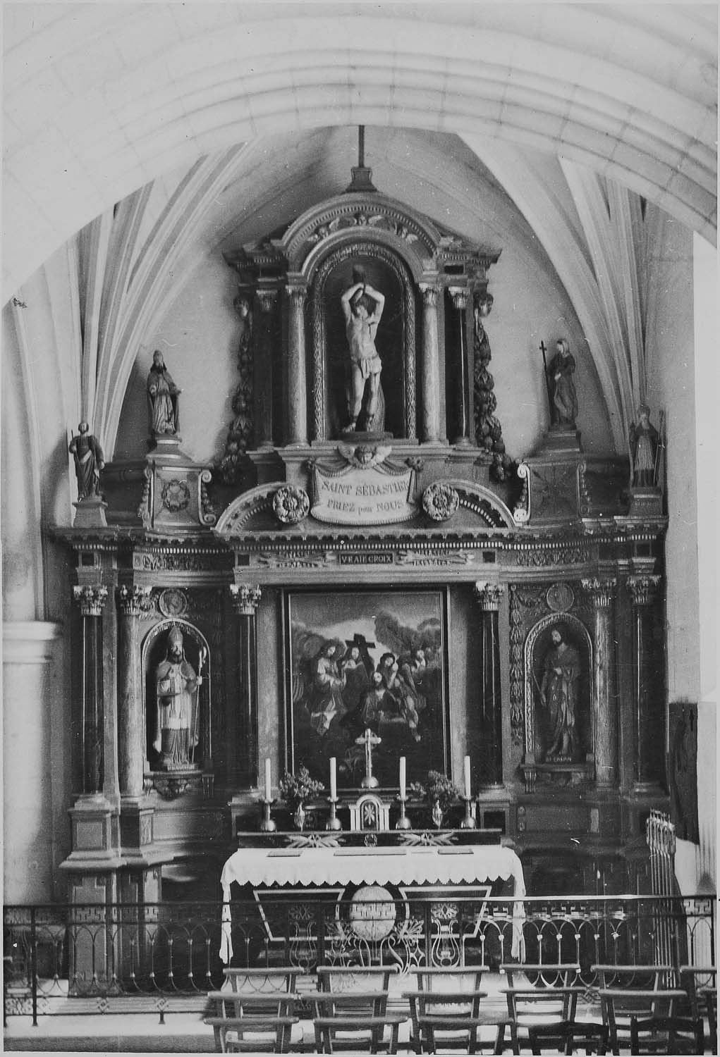 retable, statues : saint Sébatien, saint Crépin, saint Bonaventure, vue générale