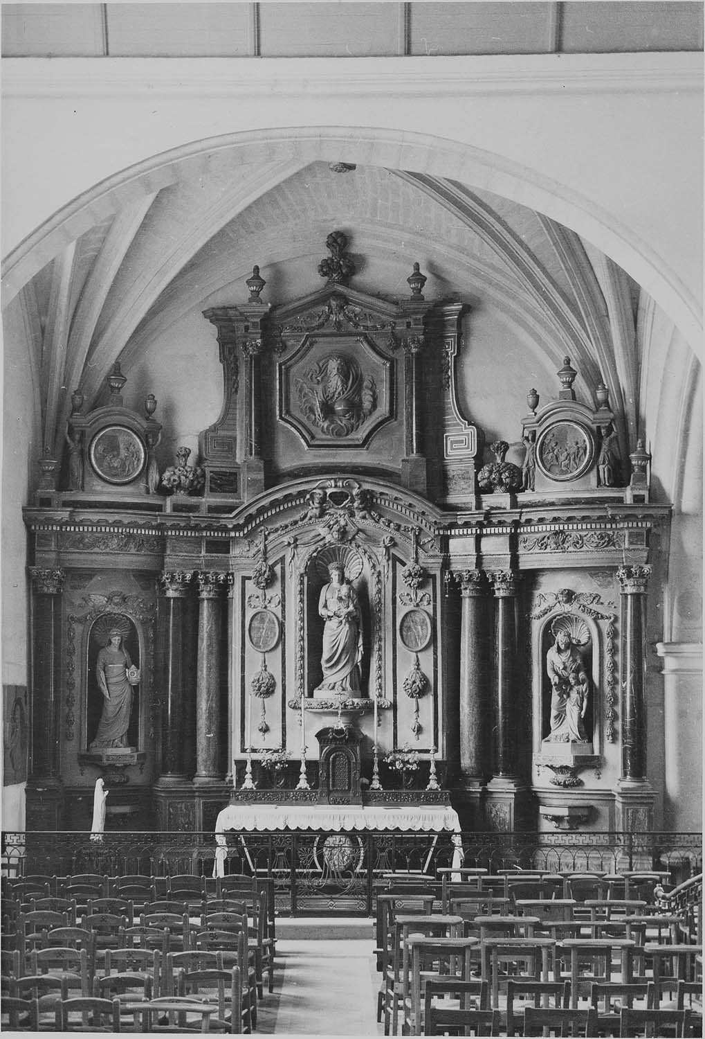 retable, statues : Vierge à l'enfant, sainte Victoire, groupe sculpté : éducation de la Vierge, tableau : Agonie du Christ, vue générale