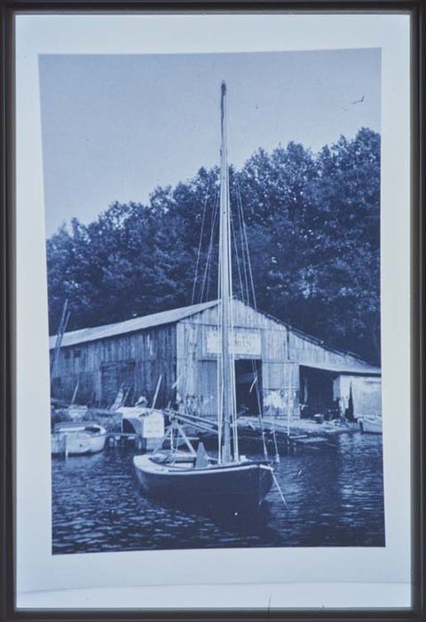 bateau de plaisance (bateau de régate de rivière, dériveur) dit Le Vezon