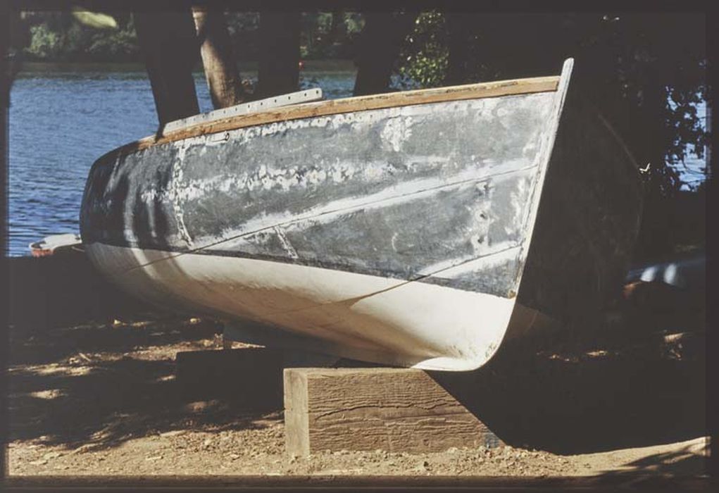 bateau de plaisance (bateau de régate de rivière, dériveur) dit Le Vezon