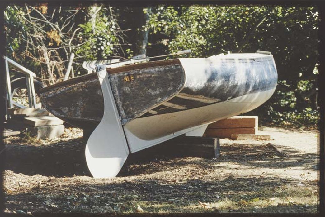 bateau de plaisance (bateau de régate de rivière, dériveur) dit Le Vezon