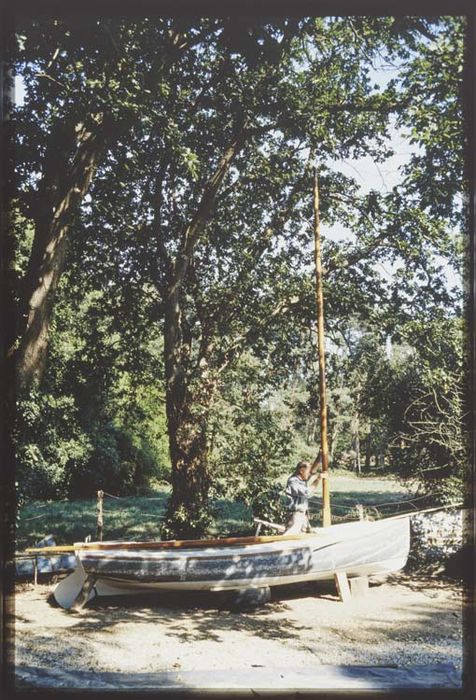 bateau de plaisance (bateau de régate de rivière, dériveur) dit Le Vezon