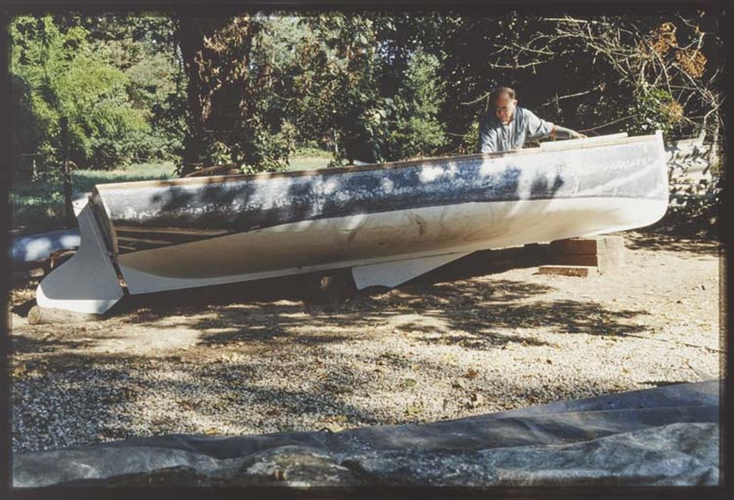 bateau de plaisance (bateau de régate de rivière, dériveur) dit Le Vezon