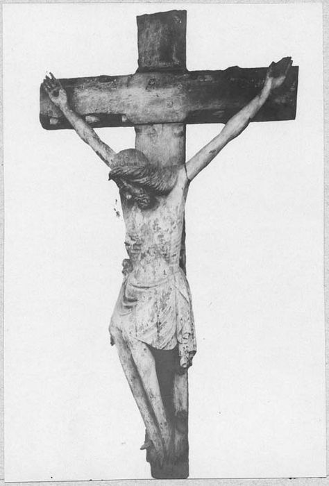 statue : le Christ en croix