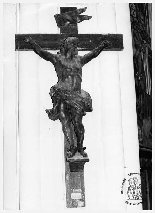 statue : Christ en croix