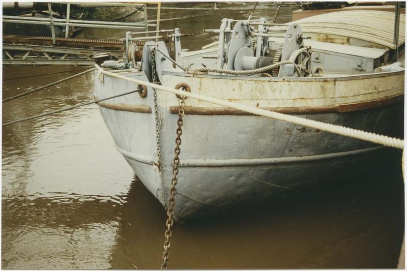bateau de charge (chaland automoteur ponté), dit Cap-Vert, ex ville d'Ingrandes