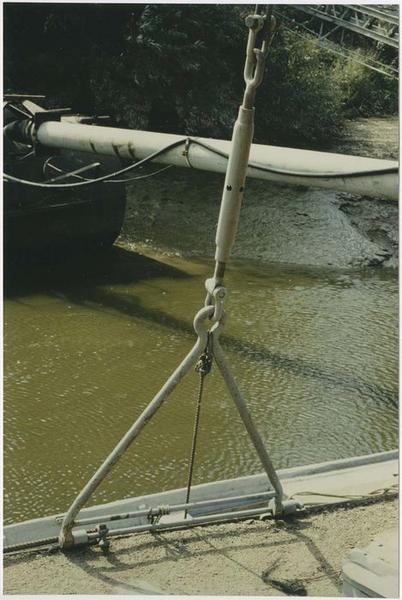 bateau de charge (chaland automoteur ponté), dit Cap-Vert, ex ville d'Ingrandes