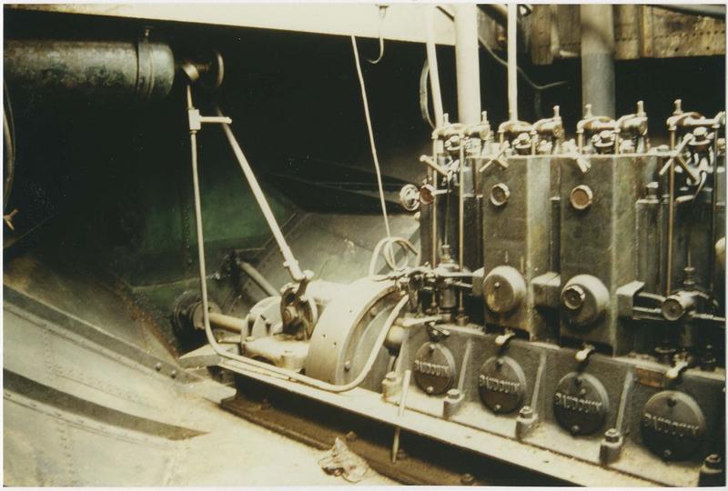 bateau de charge (chaland automoteur ponté), dit Cap-Vert, ex ville d'Ingrandes