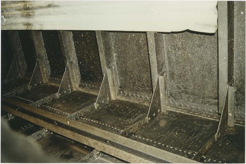 bateau de charge (chaland automoteur ponté), dit Cap-Vert, ex ville d'Ingrandes