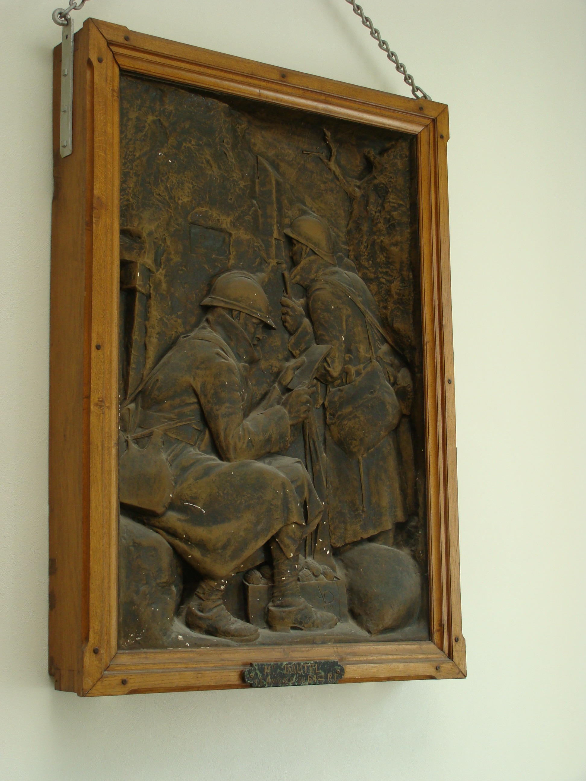 Bas-relief et son cadre : Lecture de la lettre dans la tranchée - © Ministère de la Culture (France), Conservation des antiquités et objets d'art de Loire-Atlantique, tous droits réservés