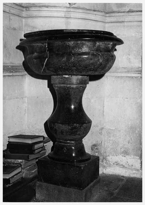 fonts baptismaux (cuve baptismale)