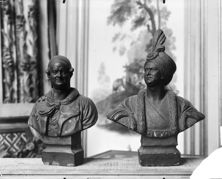 Bustes de Pierre-Louis Dubus dit Préville (1721-1799), acteur et Henri-Louis Caïn, dit Lekain, tragédien