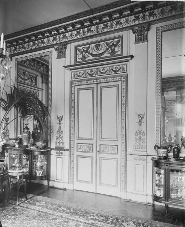 Grand salon : porte