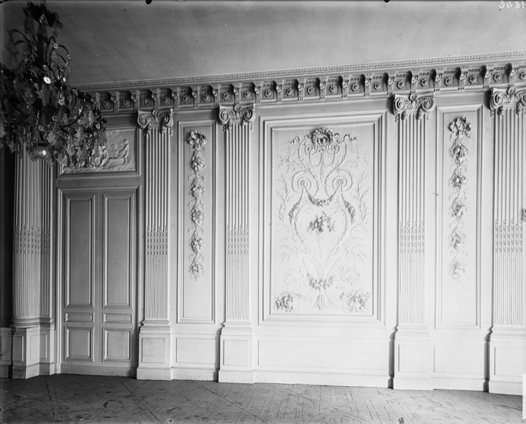 Grande salle : boiseries sculptées