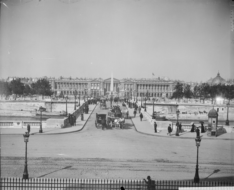 Vue sur la place de la Concorde prise du Palais Bourbon