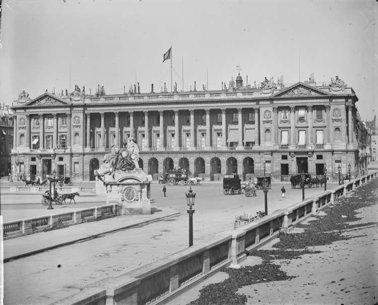 Façade sur la place de la Concorde