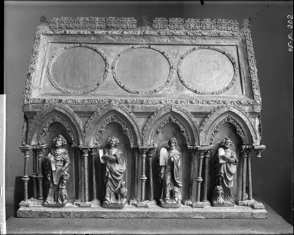 Châsse de saint Babolin en cuivre doré sur âme de bois - © Ministère de la culture (France), Médiathèque du patrimoine et de la photographie, diffusion GrandPalaisRmn Photo