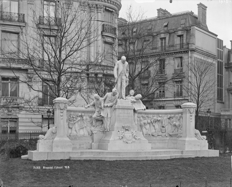 Monument à Adolphe Alphand