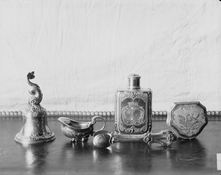 Partie du nécessaire à thé, chocolat et café offert par Louis XV à la reine Marie Leczinska, à l'occasion de la naissance du Dauphin en 1729