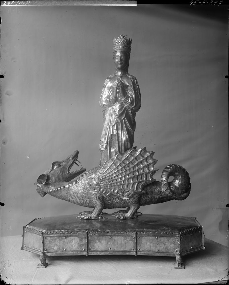 Statuette en argent et cuivre dorés et argentés : Sainte Marthe et le dragon