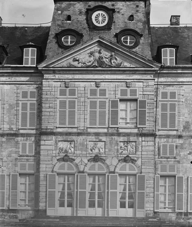 Façade sur le parc : pavillon central