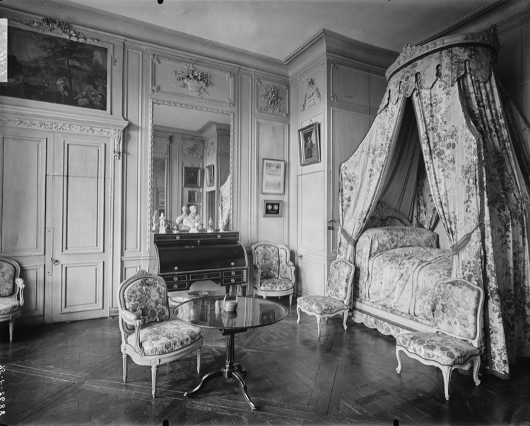 Rez-de-chaussée, chambre d'honneur : lit à la polonaise