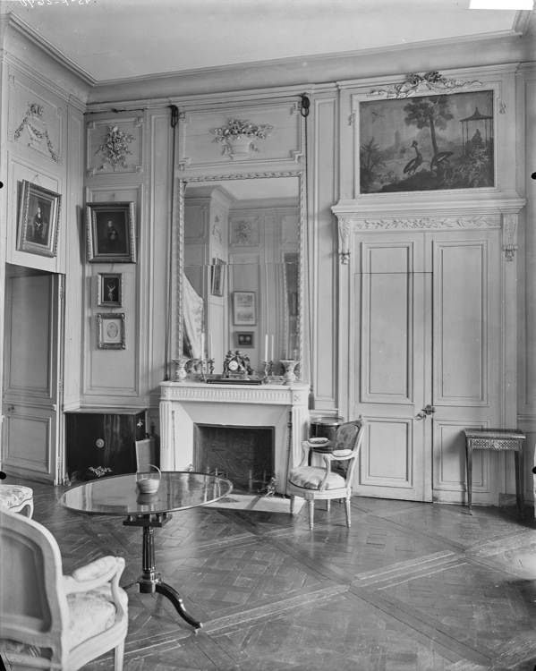 Chambre à coucher Louis XVI, côté cheminée