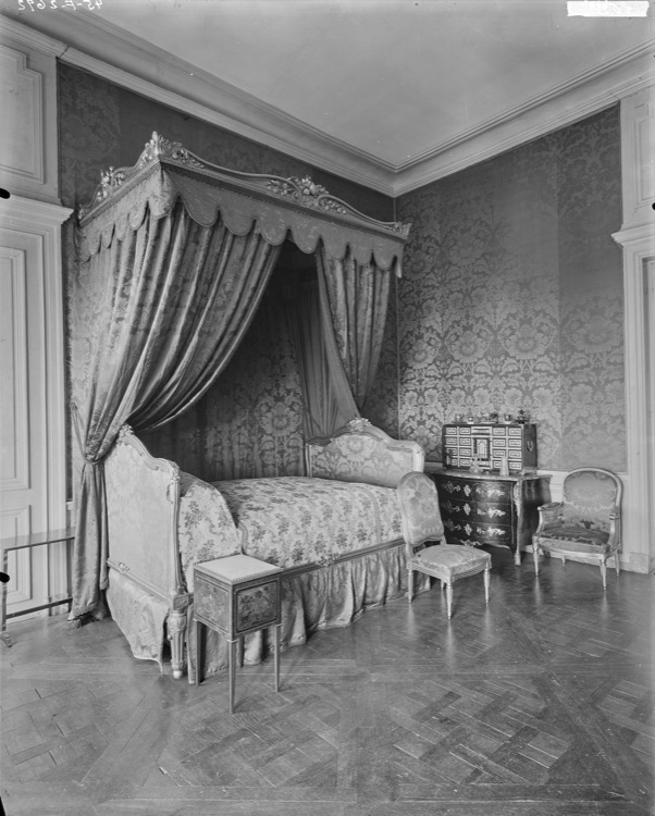 Chambre à coucher de Napoléon 1er : lit d'alcôve