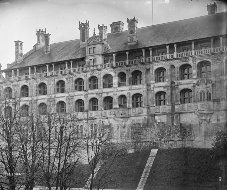 Aile François 1er : façade des loges