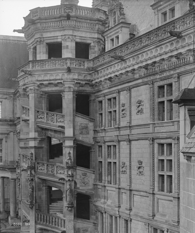 Aile François 1er, escalier d'apparat à cage polygonale : vue latérale