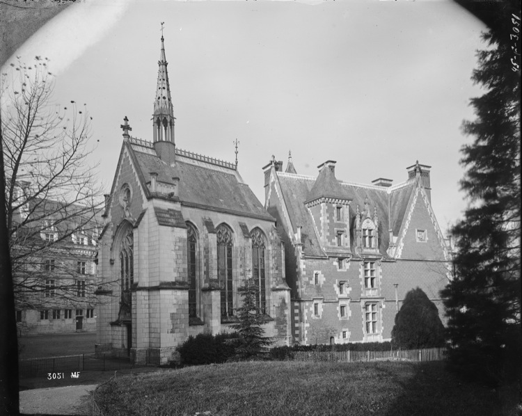 Chapelle Saint-Calais : façade latérale et façade de l'aile en retour