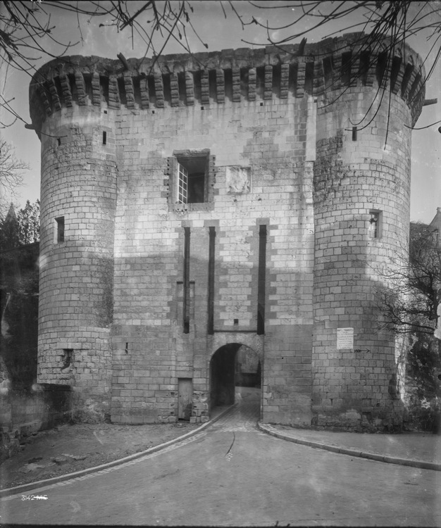 Châtelet d’entrée dit Porte royale : façade extra-muros, vue de face