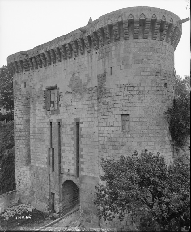 Châtelet d’entrée dit Porte royale : façade extra-muros, vue diagonale