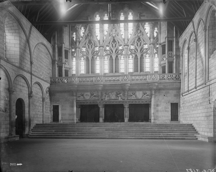 Intérieur : salle des pas-perdus