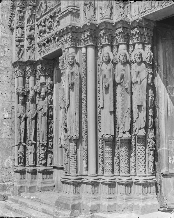 Portail royal, partie gauche : statues-colonnes des piédroits