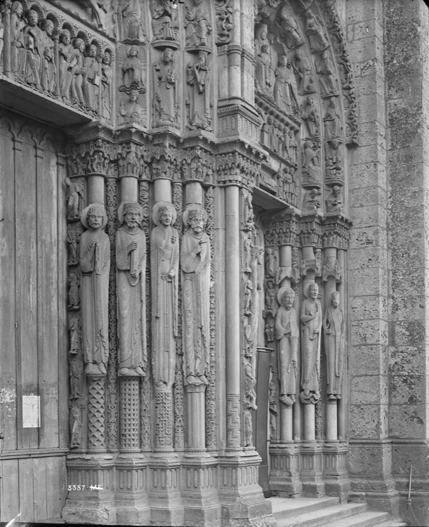 Portail royal, partie droite : statues-colonnes des piédroits