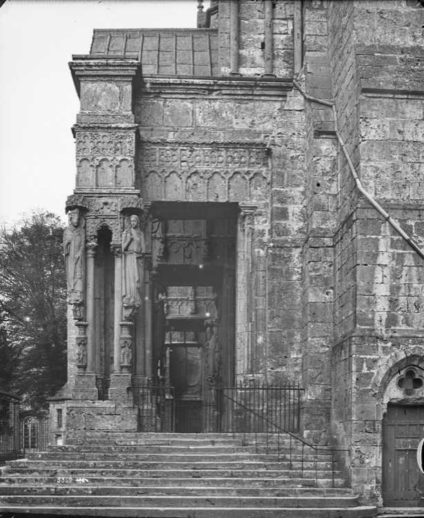 Porches de la façade nord : statues-colonnes