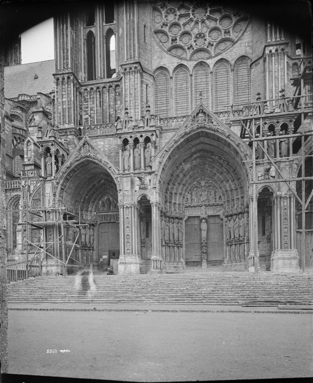 Façade sud, partie gauche : porches en travaux