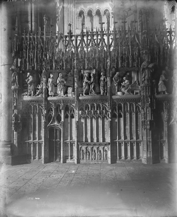 Intérieur, pourtour du chœur : scènes sculptées