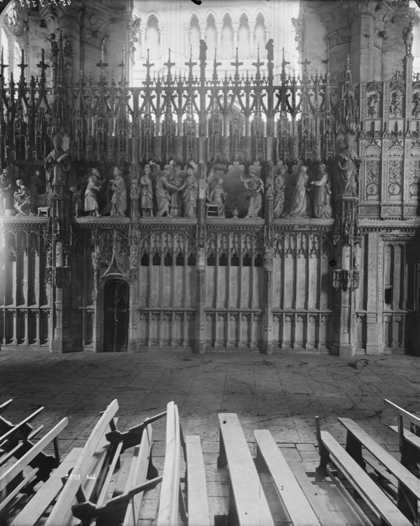 Intérieur, pourtour du chœur : scènes sculptées