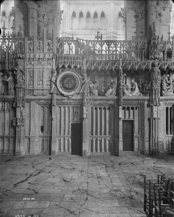 Intérieur, pourtour du chœur : scènes sculptées