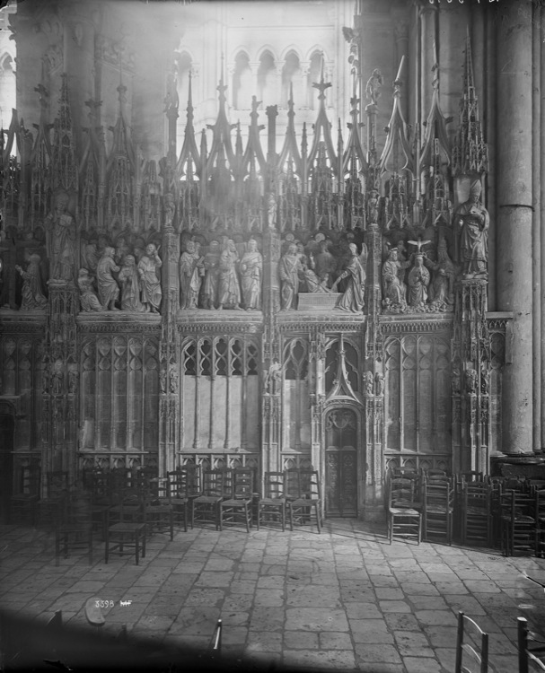 Intérieur, pourtour du chœur : scènes sculptées