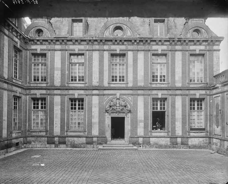 Aile droite, façade sur cour