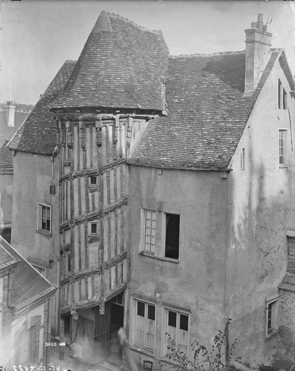 Tourelle d'escalier, vue légèrement plongeante