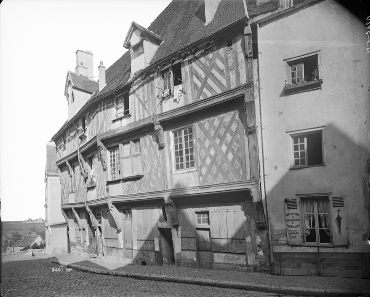 Façade à pans de bois sur rue