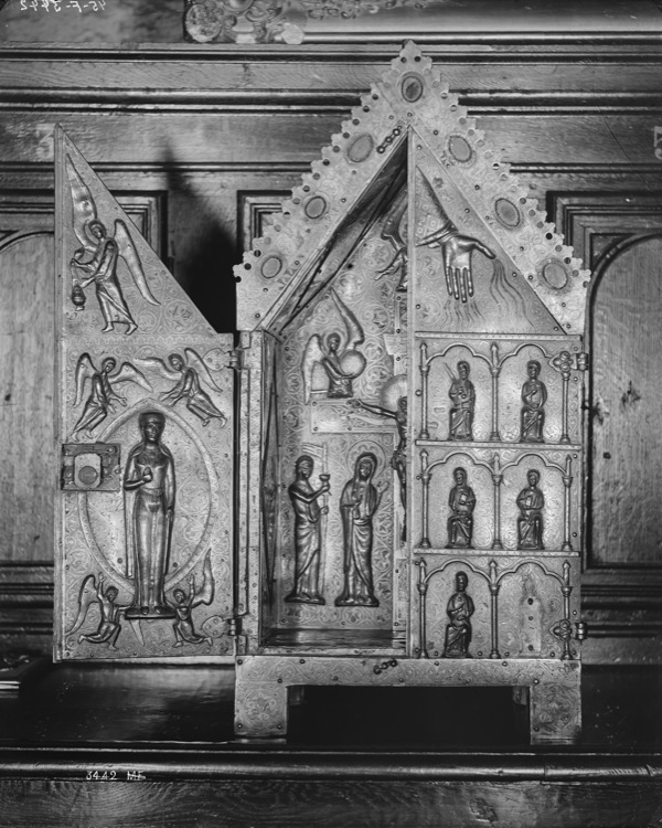 Tabernacle triptyque dit Châsse de saint Aignan : un volet fermé, l’autre ouvert